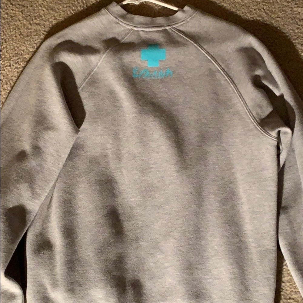 Pink dolphin - Picture 2 of 2